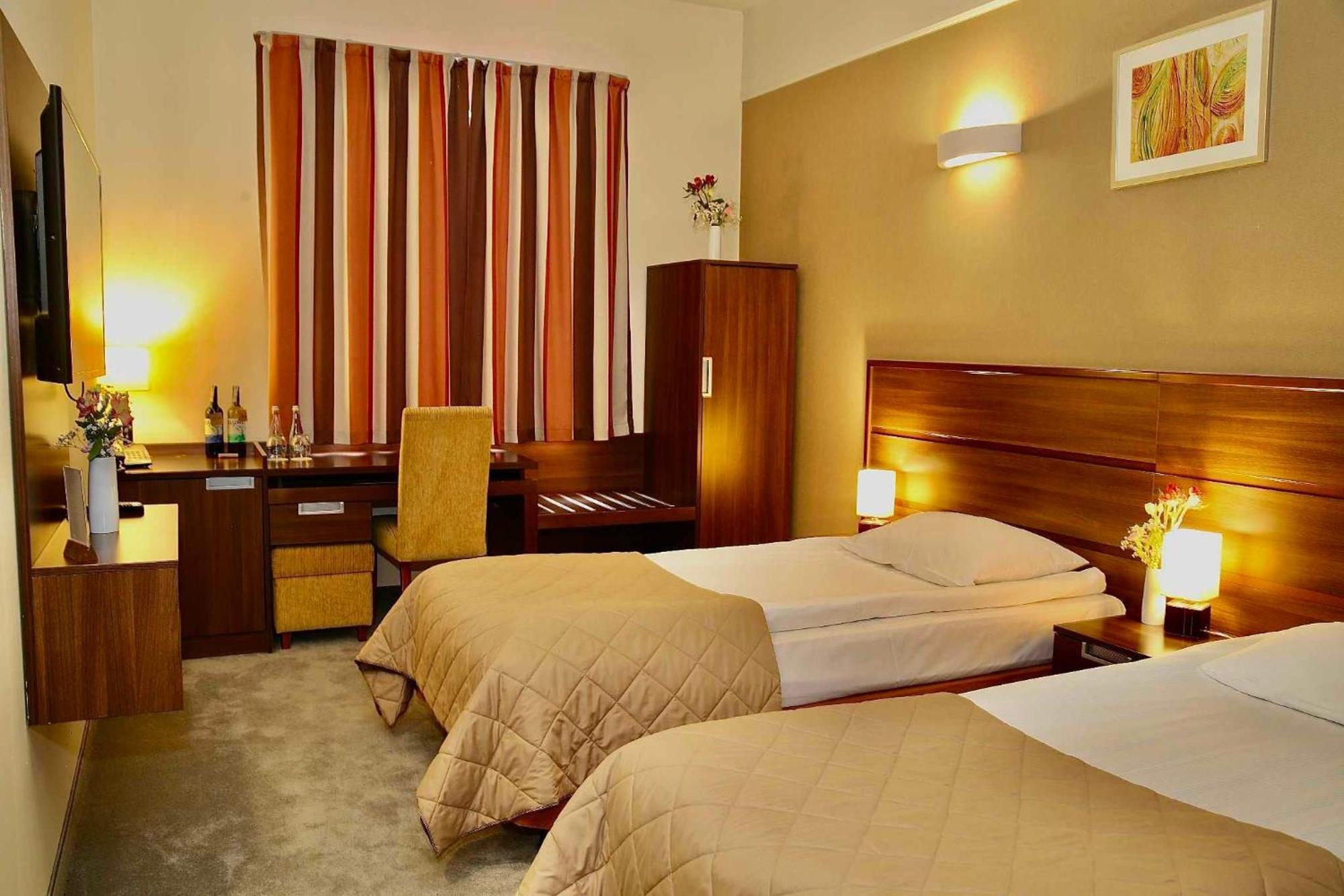 Hotel Teczowy Mlyn Kielce Extérieur photo
