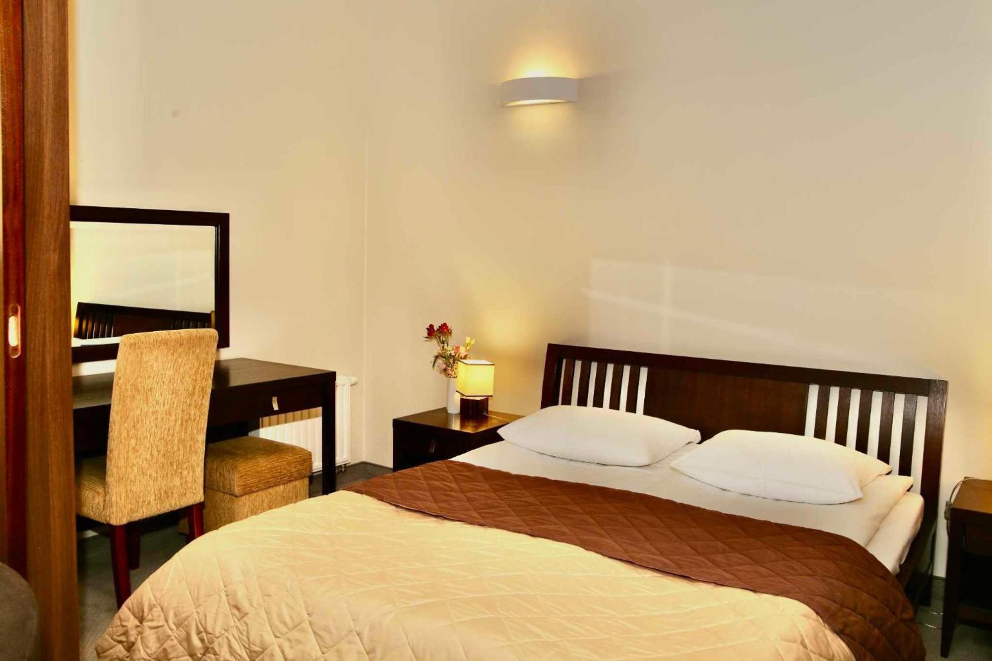 Hotel Teczowy Mlyn Kielce Extérieur photo