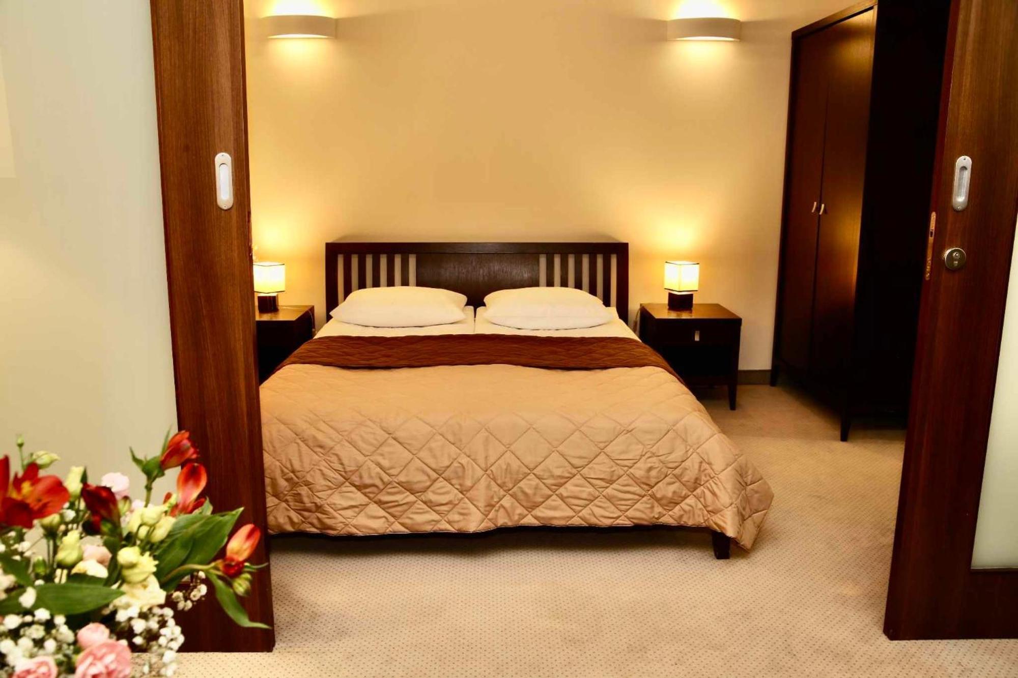Hotel Teczowy Mlyn Kielce Extérieur photo