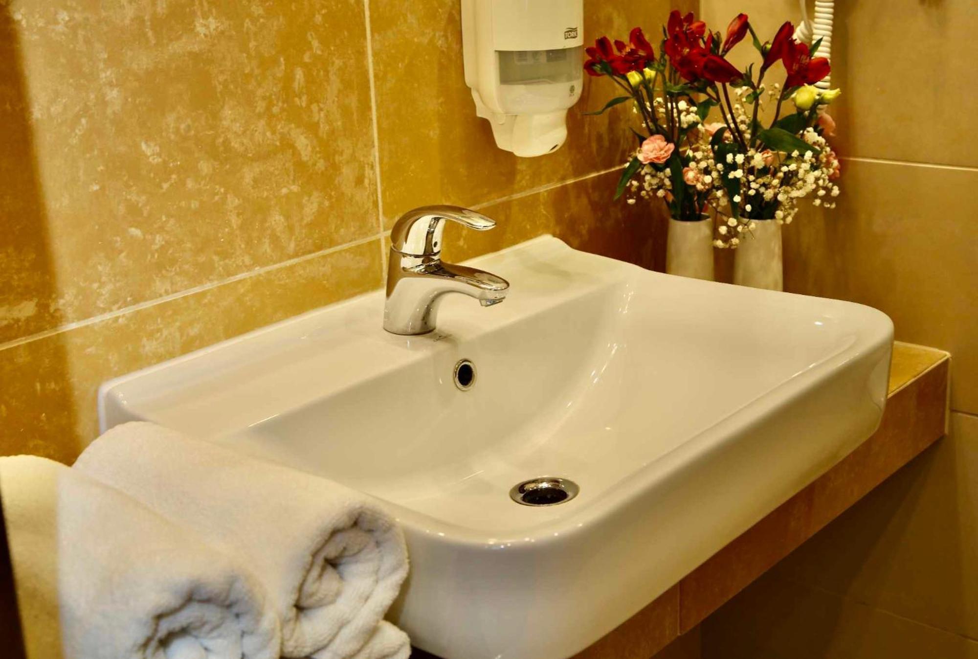 Hotel Teczowy Mlyn Kielce Extérieur photo