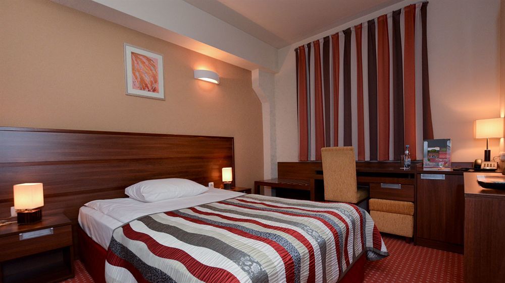 Hotel Teczowy Mlyn Kielce Extérieur photo